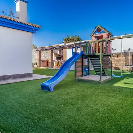 Amazing In Barrios With Outdoor Swimming Pool בית נופש *