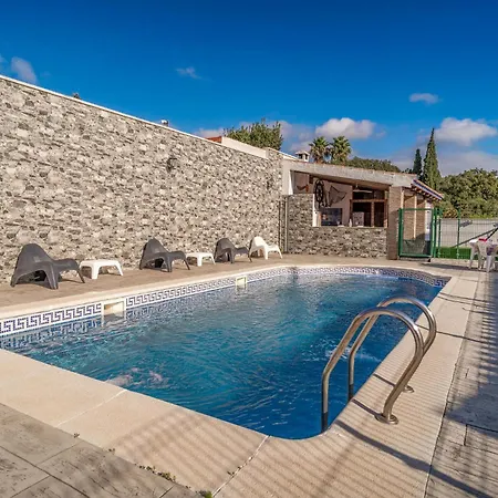בית נופש Amazing In Barrios With Outdoor Swimming Pool לוס באריוס